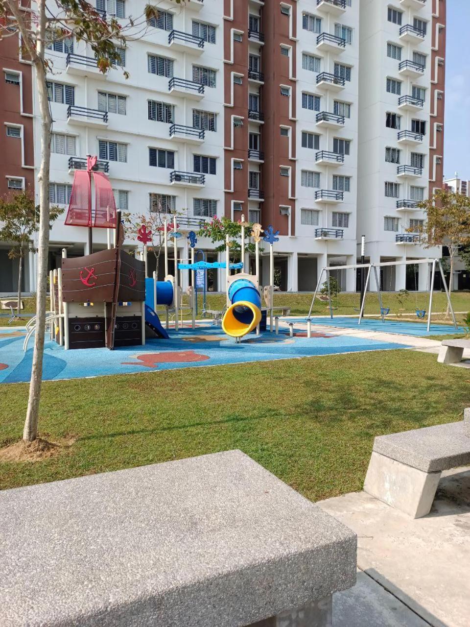 Nena Homestay Setia Alam, Air Conditioned, High Speed Internet Shah Alam Exterior photo